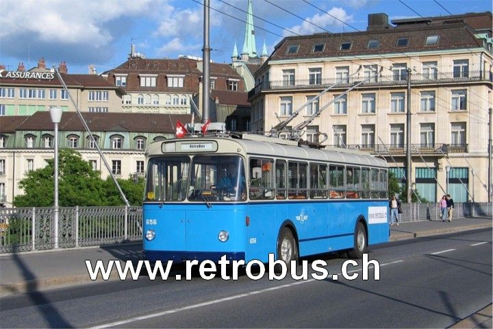 Dernier jour de l'exposition Véhicules: venez à la Collection de l'Art Brut en Rétrobus Dernier jour de l'exposition Véhicules: venez à la Collection de l'Art Brut en Rétrobus