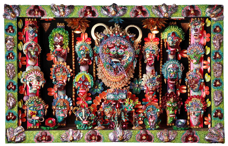 Le grand chef avec les six totems  Bestioles