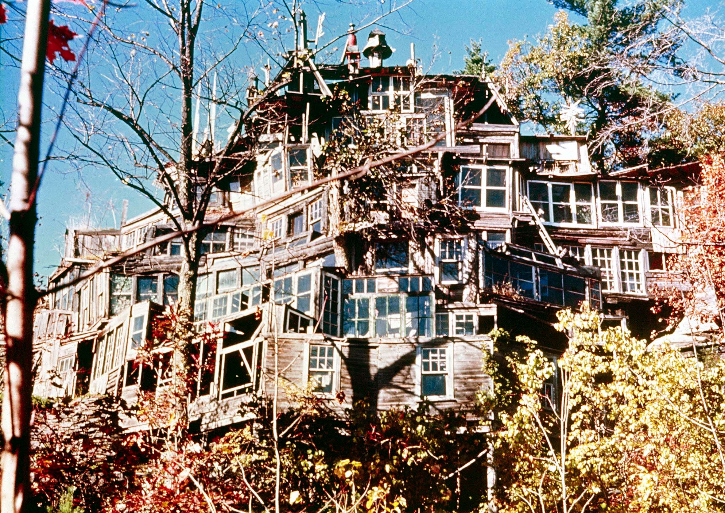 environnement photo Clarence Schmidt Discussion: Art Brut and Related Environments Restored in Photography