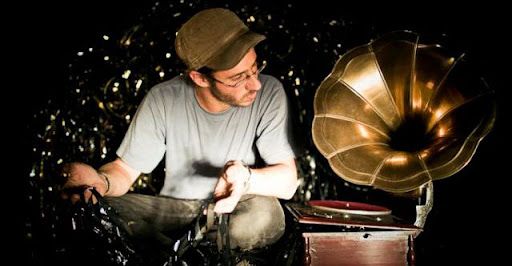 Besoin modeste assiette plate Discussion and performance: Art Brut writings or when the language is set free